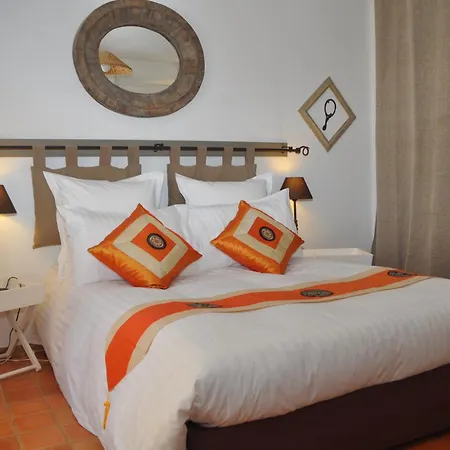 Le Clos Geraldy - D'hotes De Charme, Piscine Et Spa 4*